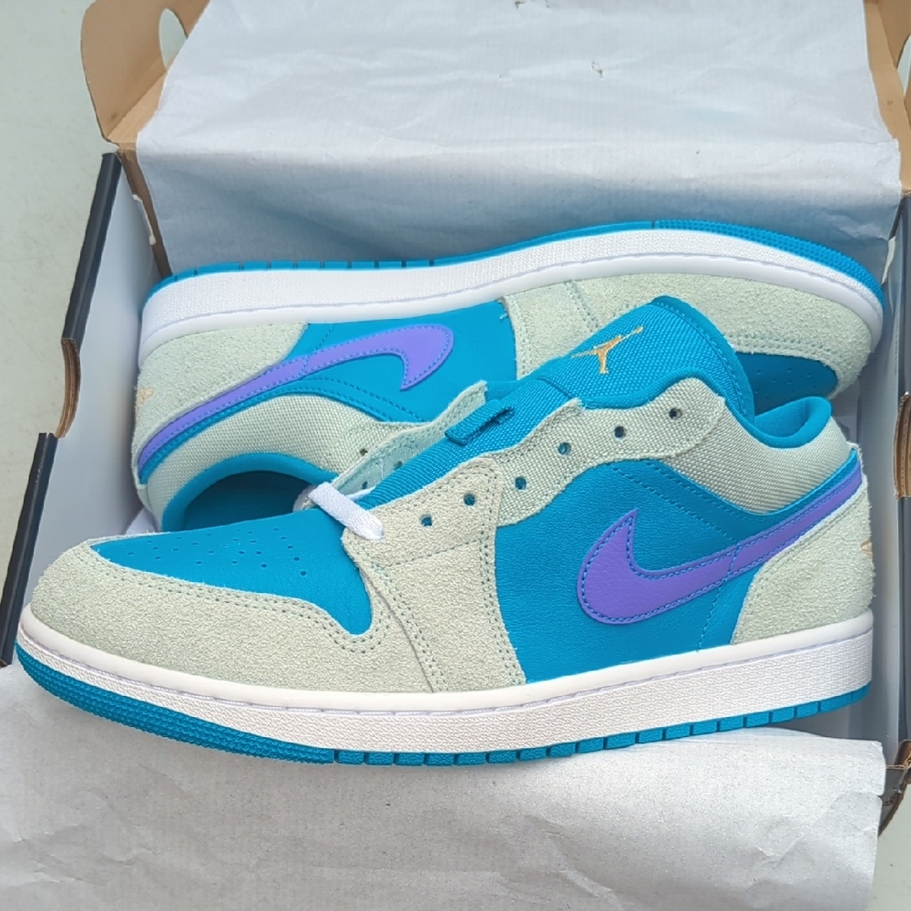 Nike Air Jordan 1 Low Special Edition - Pistachio Aquatone - Men's Size 10.5